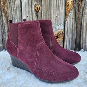 Chelsea Bootie Dark Red Suede Leather Clarks Crystal Quartz Size 8.5 Wedge Heel